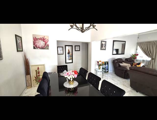 3 bed property to rent in CAPITAL PARK